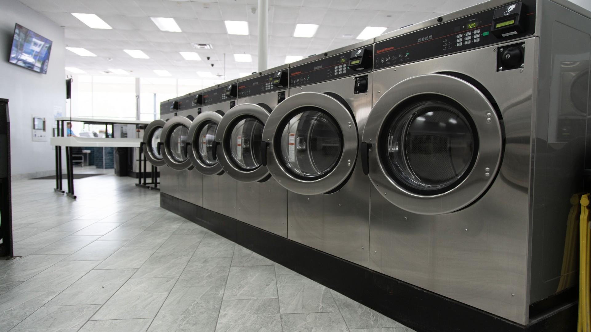 Commercial laundry service in Detroit MI