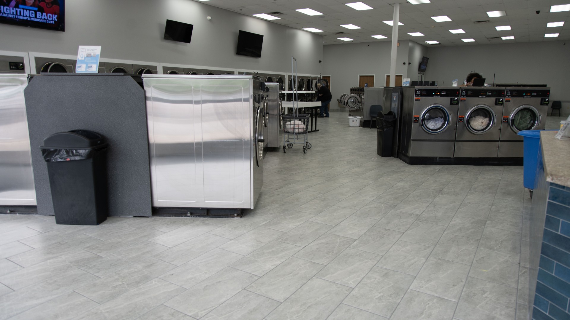 laundromat machines near Dearborn MI