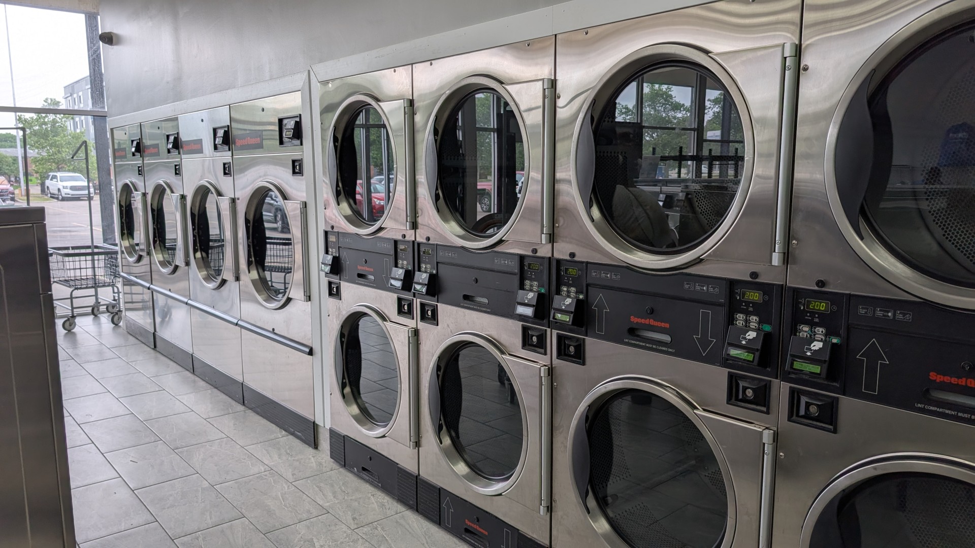Professional wash and fold laundry service in Detroit MI