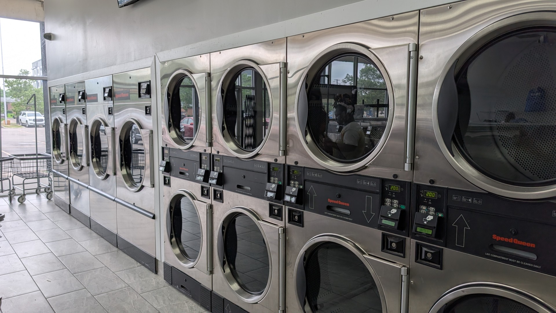 Next-day laundry pickup and delivery service in Detroit MI